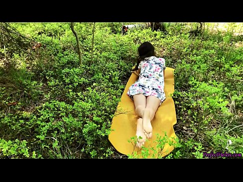 ❤️ 陌生人在Tinder上自慰我的阴部，并在树林里热情地做爱 ❤️❌ Porno fb
