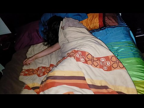 ❤️ 继子在年轻的继母睡觉时责骂她 ❤️❌ Porno fb